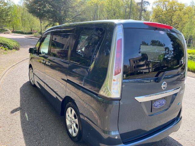 2011 Nissan Serena 2.0 Highway Star V selection 8 seats