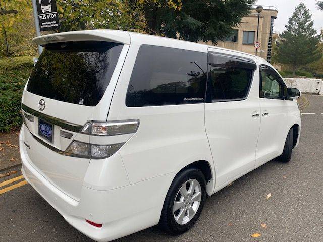 2013 Toyota Alphard 2.4X 8 Seats