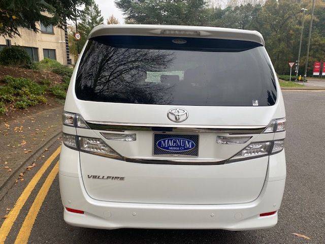 2013 Toyota Alphard 2.4X 8 Seats