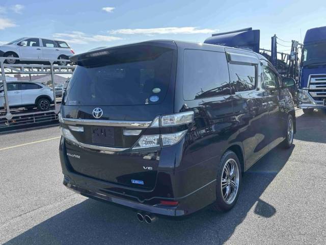 2011 Toyota Vellfire 2.4X 8 Seats